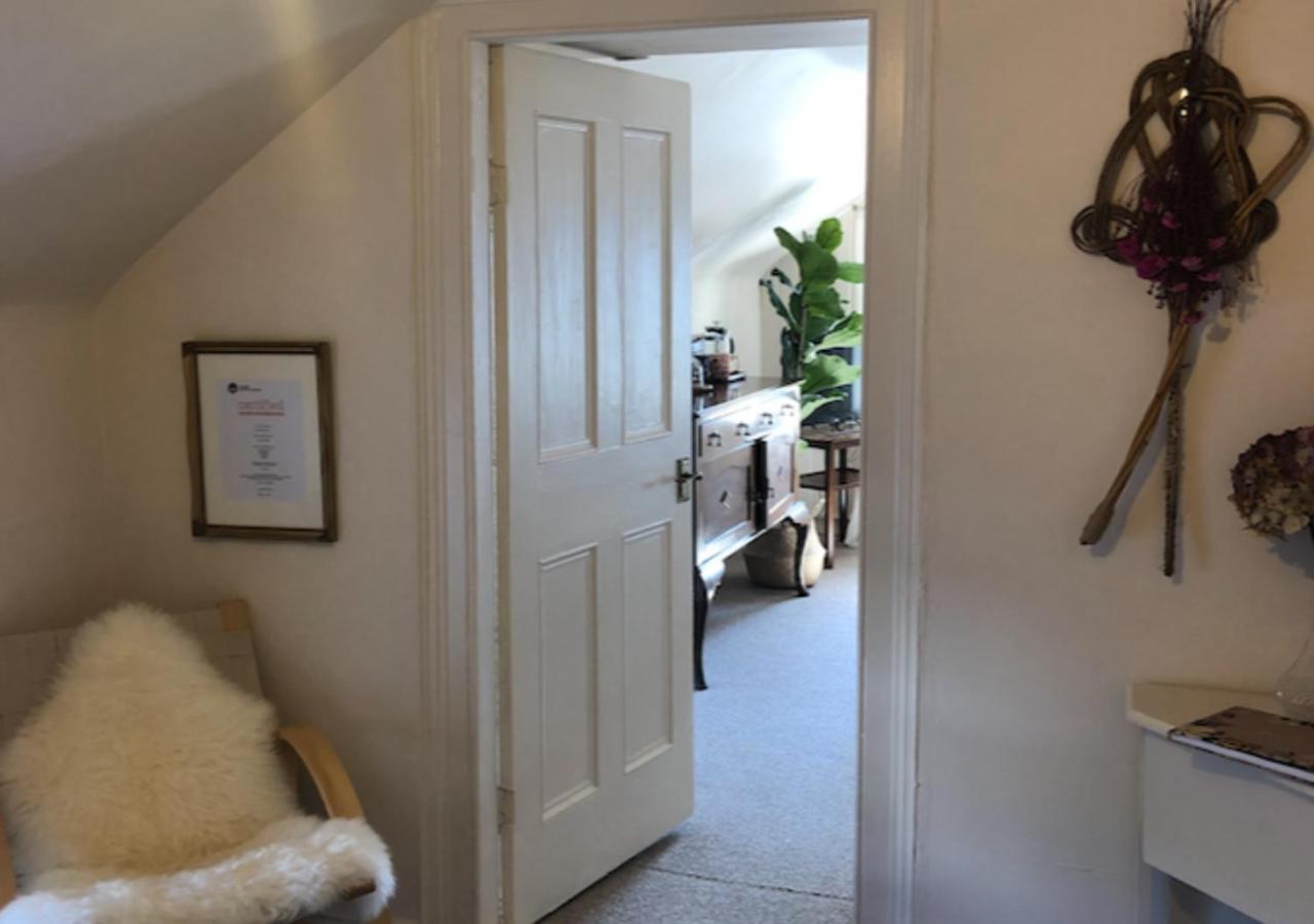 Whitehead The Pink Cottage Upstairs Suite & Garden Summer Room מראה חיצוני תמונה