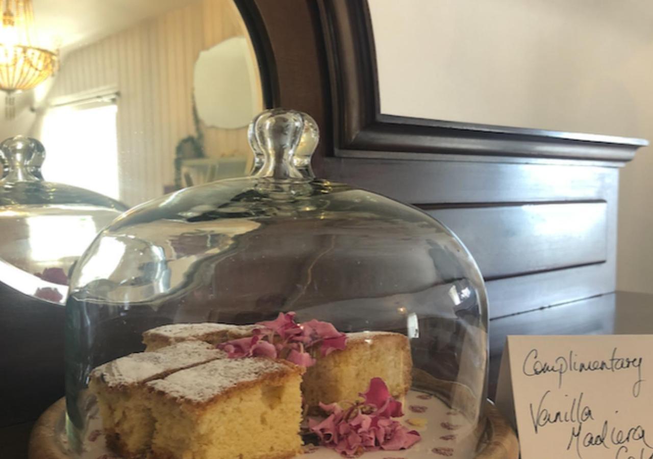 Whitehead The Pink Cottage Upstairs Suite & Garden Summer Room מראה חיצוני תמונה