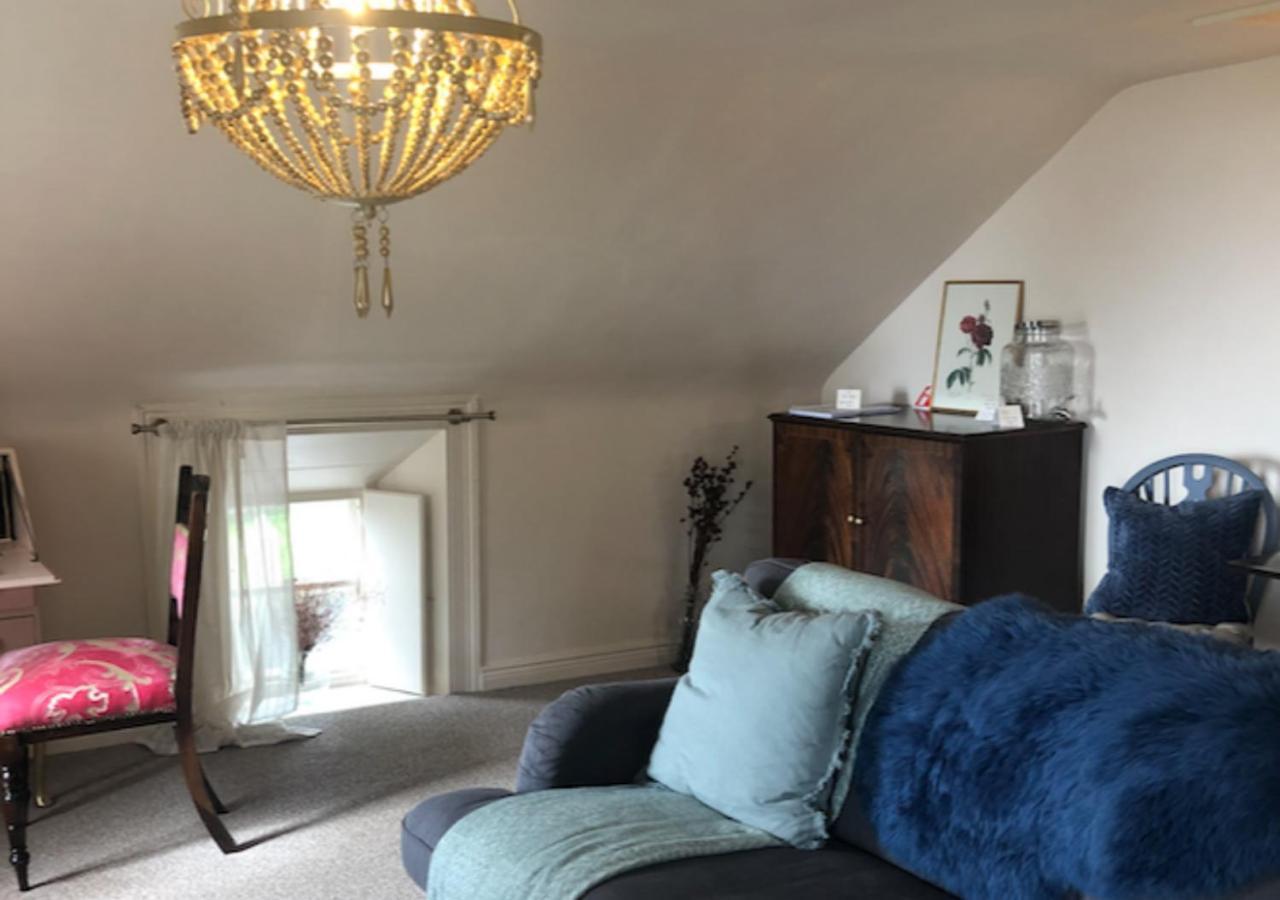 Whitehead The Pink Cottage Upstairs Suite & Garden Summer Room מראה חיצוני תמונה