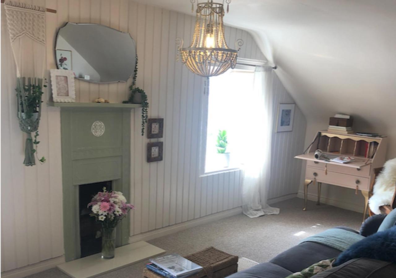 Whitehead The Pink Cottage Upstairs Suite & Garden Summer Room מראה חיצוני תמונה