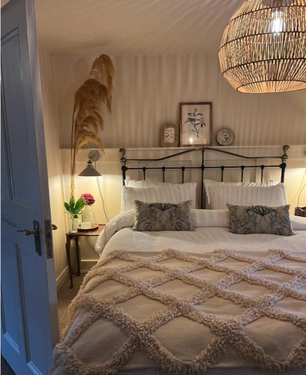 Whitehead The Pink Cottage Upstairs Suite & Garden Summer Room מראה חיצוני תמונה