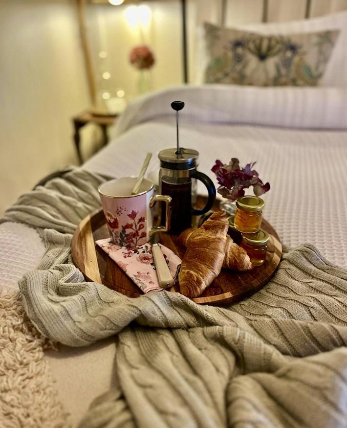 Whitehead The Pink Cottage Upstairs Suite & Garden Summer Room מראה חיצוני תמונה