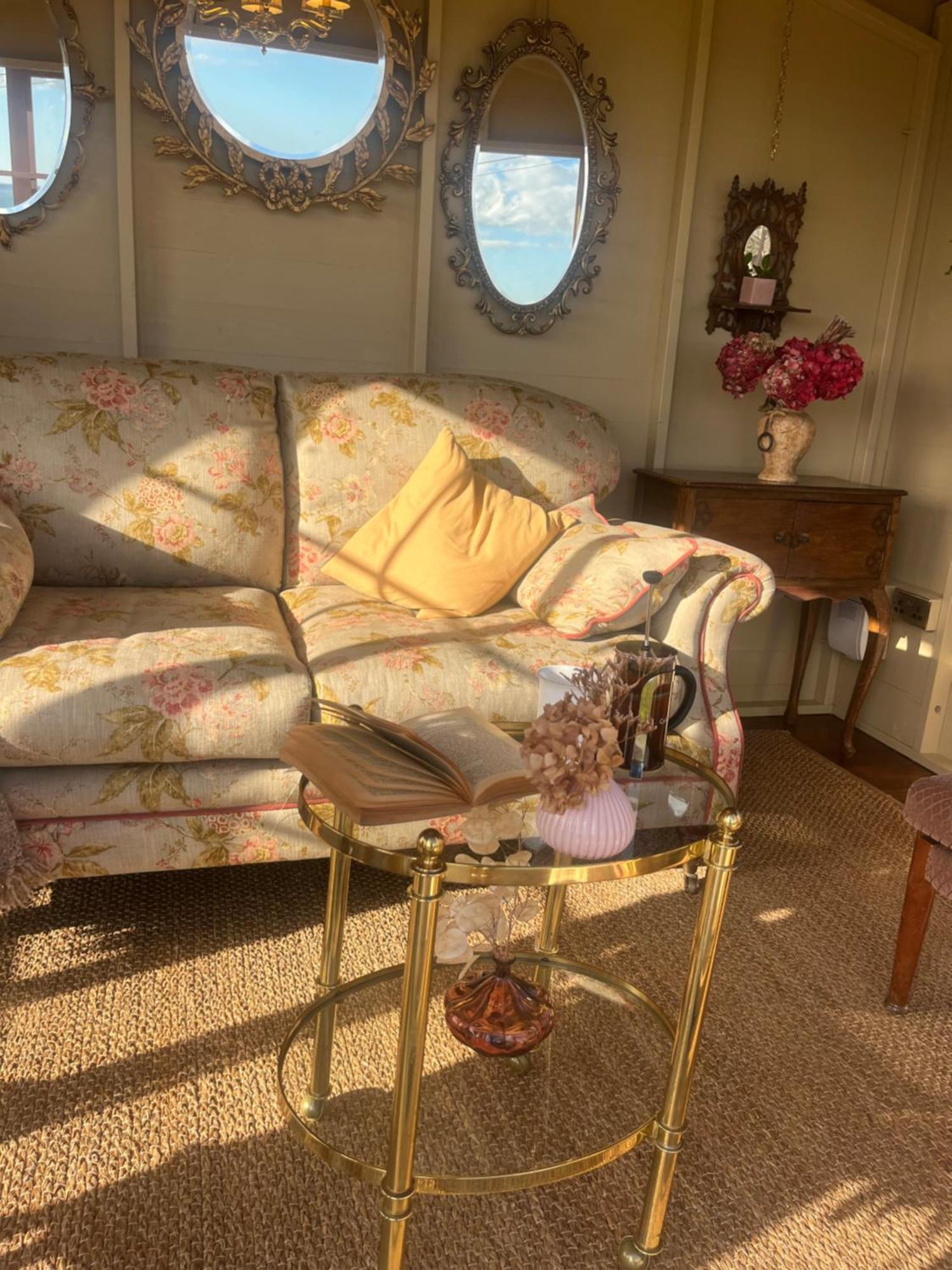 Whitehead The Pink Cottage Upstairs Suite & Garden Summer Room מראה חיצוני תמונה