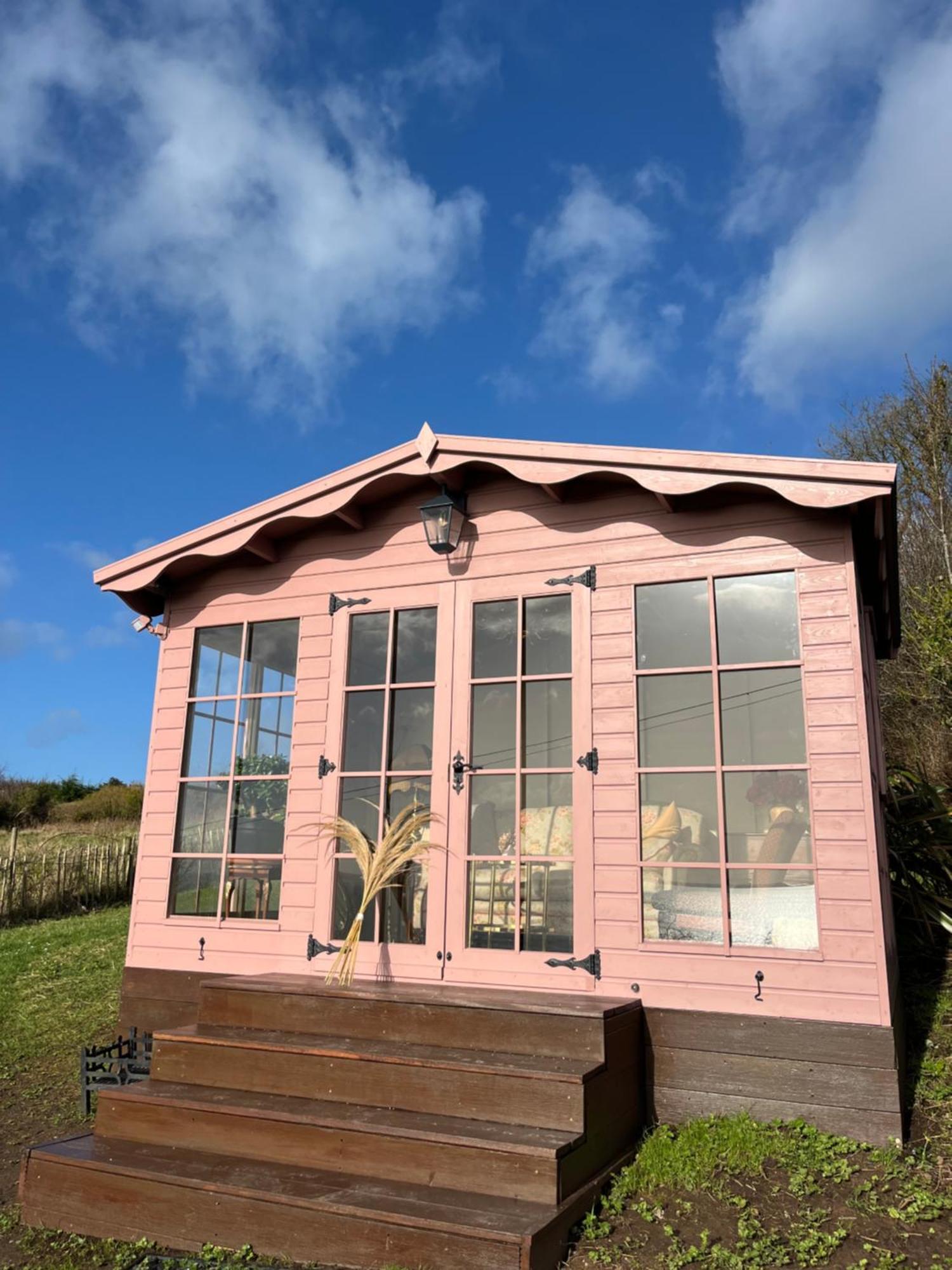 Whitehead The Pink Cottage Upstairs Suite & Garden Summer Room מראה חיצוני תמונה
